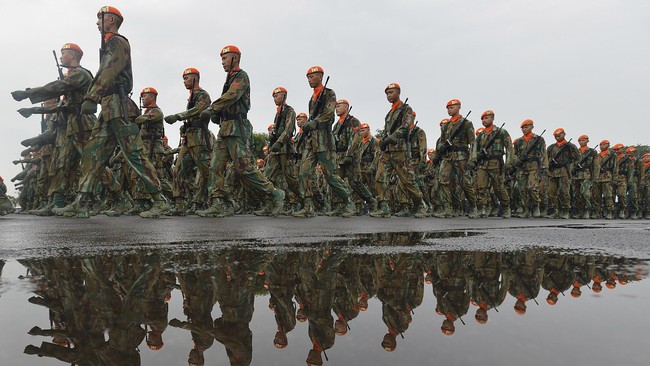 Teknisi pembantu Kopda Agung Haru Panilih terjerat narkoba selama lima tahun terakhir. Pengadilan Militer memutuskan untuk memecatnya.