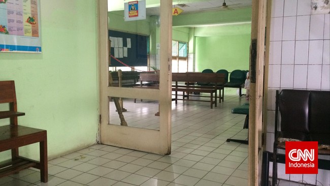 Pemkot Depok memindahkan lokasi rapid test Covid-19 dari alun-alun ke seluruh puskesmas di kota tersebut.