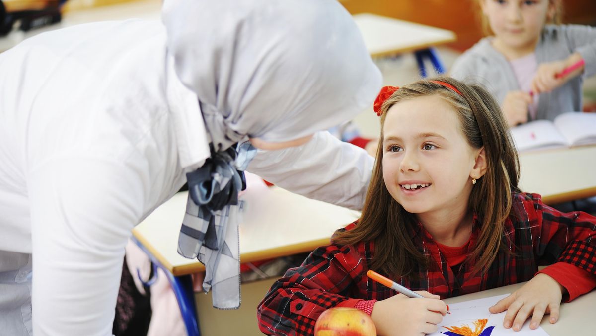 Apa Bedanya Hari Guru Nasional dan Hari Guru Sedunia?