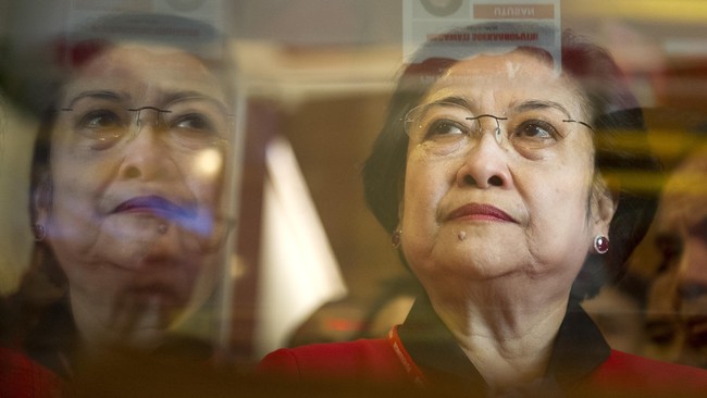 Ketua Umum PDIP Megawati Soekarnoputri meminta kadernya tak takut melawan segala corak kecurangan dalam pemilu meski kudu berurusan dengan aparat.