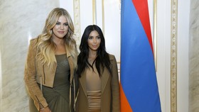 Kendall Jenner Buat Khloe Kardashian 'Pede' Foto Tanpa Busana