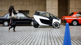 Pesona i-Road, Mobil Pintar Tiga Roda Toyota