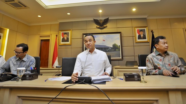 UGM menerima surat elektronik dari seorang warga Yogyakarta yang khawatir tak dapat diterima di kampus itu karena adanya kabar kebocoran soal UN.