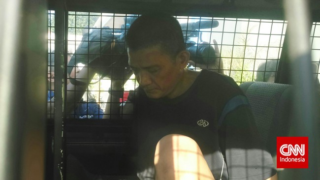 Laosan alias Boncel menjadi warga negara Belanda yang buron atas keterlibatannya dalam pengoperasian pabrik ekstasi di Cengkareng, Jakarta Barat.