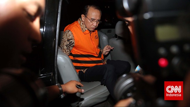 Kader PPP dimasukkan sebagai Petugas Penyelenggara Ibadah Haji. Padahal, sesuai aturan, petugas haji harus Pegawai Negeri Sipil.