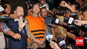 Diperiksa 8 Jam dan Ditahan, SDA Tetap Tenang Hadapi Wartawan
