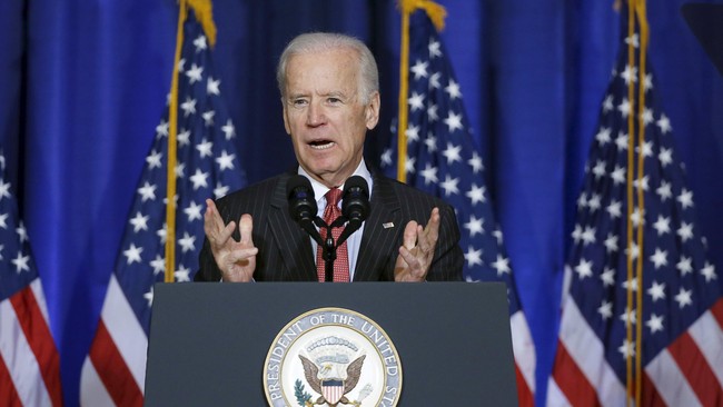 Wakil Presiden Amerika Serikat, Joe Biden, mempertimbangkan bersaing dengan Hillary Clinton untuk memperebutkan nominasi calon presiden AS dari Demokrat.