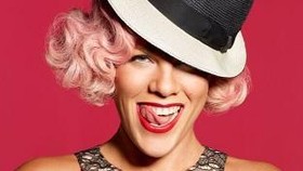 Kepiawaian Pink Meramu Lagu Diganjar BMI Pop Awards