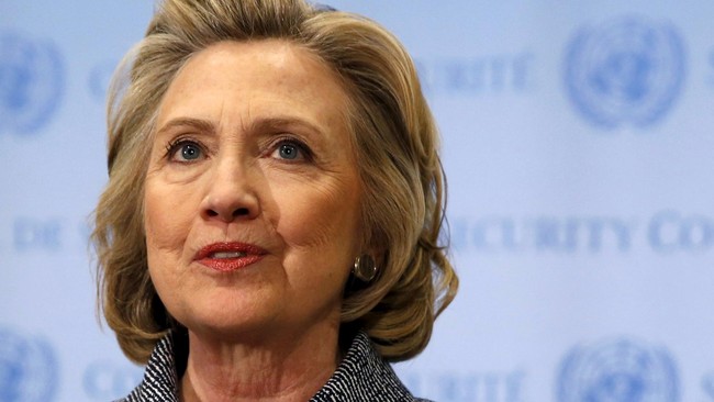 Kritik pedas politisi Republik mewarnai pengumuman pencalonan diri Hillary Clinton pada pemilihan presiden AS 2016 yang diluncurkan pada Minggu (12/4)