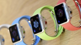 Samsung Senang Apple Watch Diluncurkan