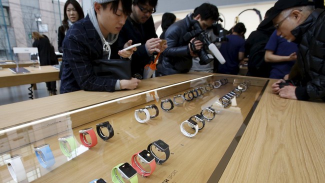 Tak seperti sebelumnya, tidak ada anteran panjang atau tenda yang dibangun di depan Apple Store. Penjualan perdana Apple Watch terlihat seperti kurang meriah.