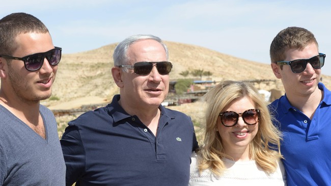 Isteri PM Israel Benjamin Netanyahu hari ini menjalani sidang pertama kasus penyalahgunaan dana negara untuk jamuan makan bernilai US$100 ribu.