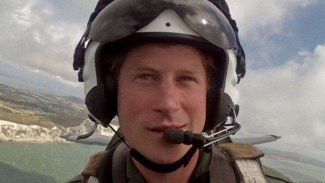 Pangeran Harry berhasil lolos dari maut ketika ia sedang berada di basis militer Inggris Afghanistan dan rudal Taliban menghantam pos penjagaan di dekatnya.