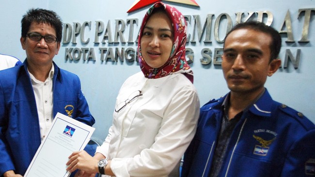 PAN bersama lima partai lainnya mendukung calon petahana Airin Rachmi Diani - Benyamin Davnie untuk kembali memimpin Kota Tangerang Selatan.