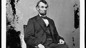 Kandungan Darah dalam Selimut Abraham Lincoln Akan Dites