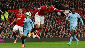 Rooney dan Di Maria Tak Mampu Tandingi Kecepatan Smalling