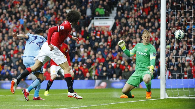 Manchester United unggul 2-1 atas Manchester City hingga jeda babak pertama lanjutan Liga Primer Inggris di Stadion Old Trafford, Minggu (12/4).