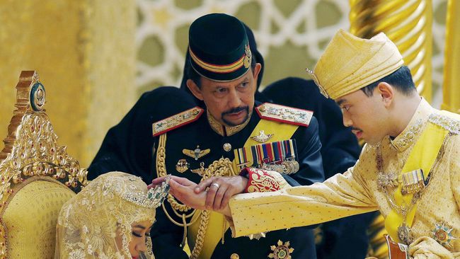 Abdul Mateen, Pangeran Brunei berusia 25 tahun itu tidak hanya tampan, tapi juga mahir bermain polo, aktif di militer, dan masih lajang.