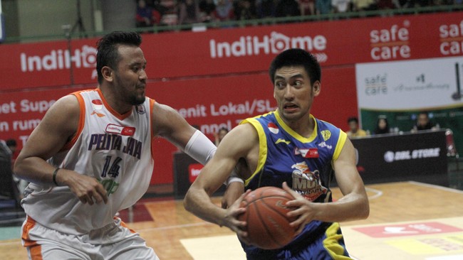 Satria Muda Britama berhasil mengakhiri babak reguler NBL Indonesia musim ini dengan status sebagai tim terbaik lewat rekor 31 kemenangan dari 33 pertandingan.