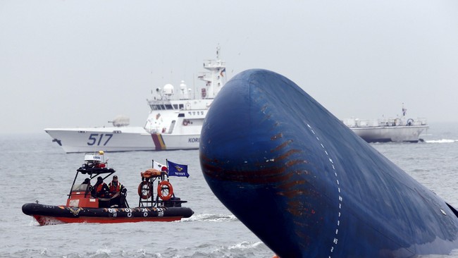 Lebih dari satu tahun sejak kapal feri Sewol tenggelam di lepas pantai Korea Selatan, proyek pengangkatan kapal nahas ini akhirnya dimulai.