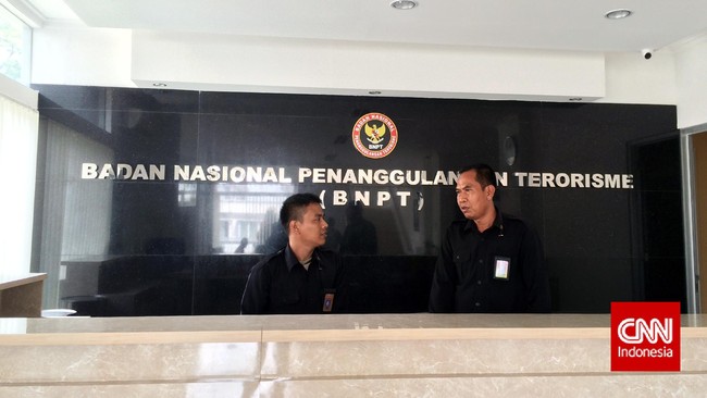 Badan Nasional Penanggulangan Terorisme menduga banyaknya warga Indonesia yang bergabung ISIS membuat ancaman menjadi lebih nyata.