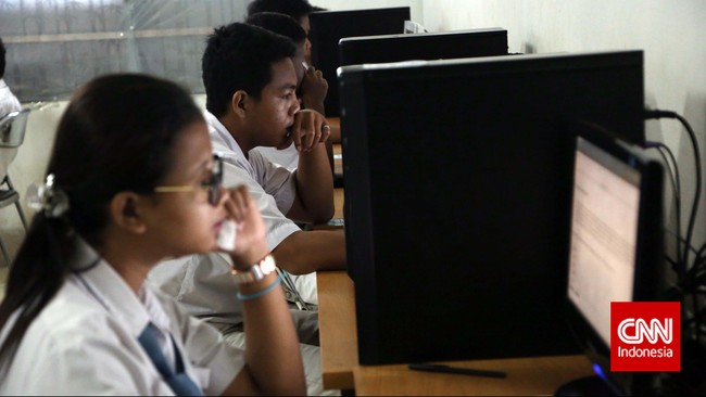 Indonesia berada di peringkat ke-94 untuk rata-rata kecepatan Internet, tetapi berada di peringkat ketiga untuk rata-rata kecepatan puncak Internet.