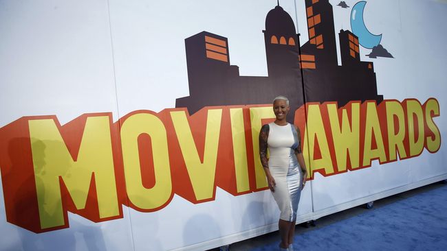 Bara permasalahan itu pertama kali meletup setelah kedua rapper itu sama-sama mengencani selebriti seksi Amber Rose.