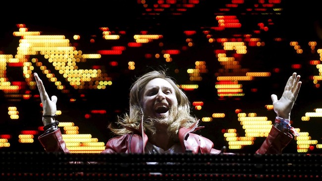 DJ pemenang Grammy 2010, David Guetta, akan memeriahkan pembukaan Piala Eropa 2016 di Stade de France. Sehari sebelumnya ia menggelar konser gratis praturnamen.