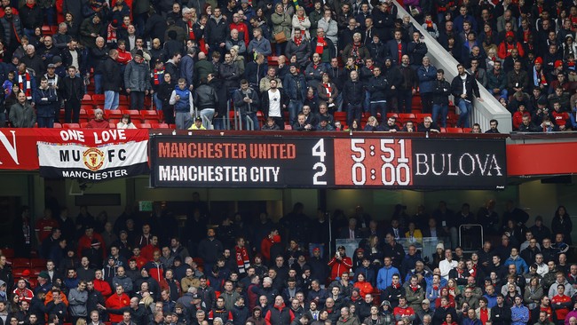 Edwin Van der Sar telah berkiprah di banyak negara namun kiper Belanda ini menyebut Old Trafford sebagai arena terbaik tempat ia pernah bermain selama ini.