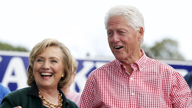 Mantan presiden AS, Bill Clinton, berjanji tidak akan lagi menerima tawaran pidato berbayar jika istrinya, Hillary Clinton, terpilih sebagai presiden AS.