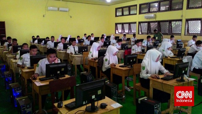 Ada pesan penting yang disampaikan Gubernur Jakarta kepada para siswa dan guru yang dia kunjungi pada hari pertama pelaksanaan Ujian Nasional hari ini.
