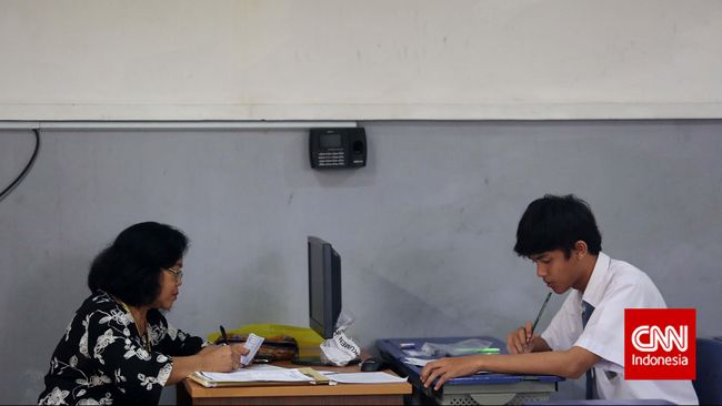 Polisi Duga Kebocoran Ujian Nasional Dilakukan Perorangan Pelaku pembocoran soal Ujian Nasional melalui fasilitas penyimpanan data daring Google Drive diduga dilakukan oleh oknum perorangan.