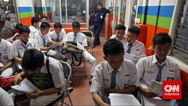 Bus sekolah yang kerap terlihat sepi peminat akan ditata ulang dan dievaluasi, terutama sosialisasi mengenai rute dan jam operasional.