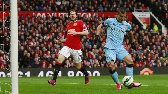 Jelang derby Manchester, Manchester City mengalami krisis penyerang sementara Manchester United krisis bek sayap. Apa strategi yang mereka pilih?