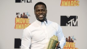 Kevin Hart Tantang Beyonce Bantu Korban Badai Harvey