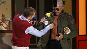 Zac Efron Pamer Otot di Cuplikan Perdana 'Baywatch'