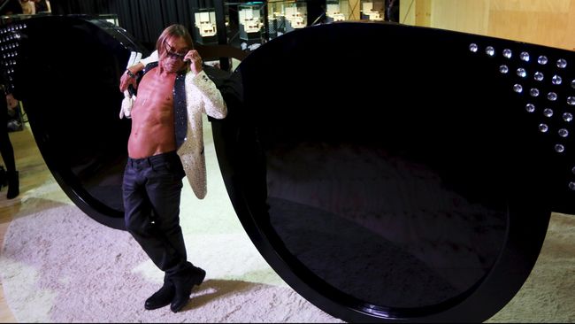 Lukisan-lukisan bugil Iggy Pop yang dirangkum dalam Iggy Pop Life Class, akan dipamerkan di Museum Brooklyn, AS, dari November 2016 hingga Maret 2017.