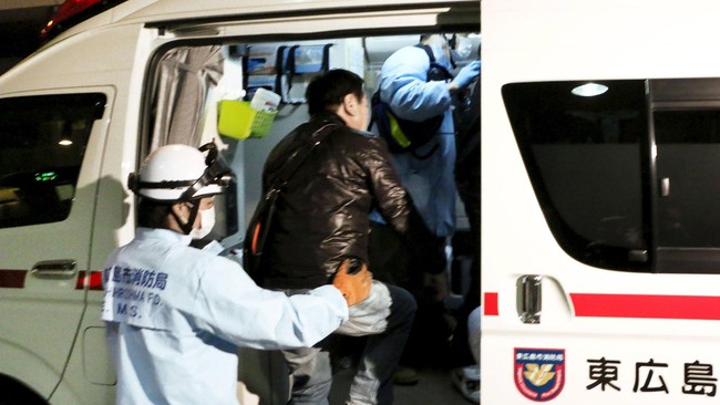 Pesawat Asiana Airlines dengan nomor penerbangan 162 dari Incheon, Korea Selatan ke Hiroshima, Jepang mendarat melebihi jalur pacu bandara.