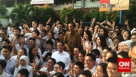 Jokowi, Anies dan Ahok Tinjau UN di SMAN 2 Jakarta
