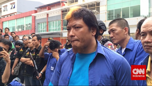 Pengamat terorisme Sidney Jones menyebut ada beberapa kemungkinan mengapa napi narkotik dan teroris saling berhubungan. Salah satunya, perlindungan di penjara.