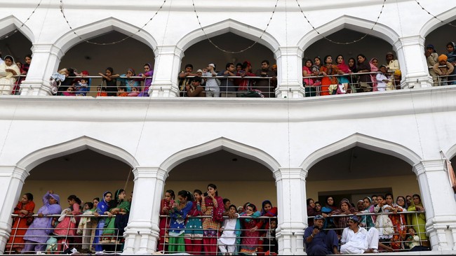 Melihat Kemeriahan Festival Keberuntungan Baisakhi