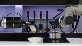 Robot Chef yang Bisa Memasak 2000 Makanan