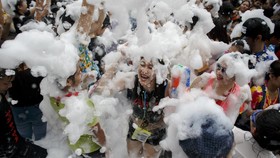 'Perang Air' di Festival Songkran Thailand Sudah Dimulai