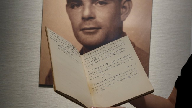 Buku catatan bertulis tangan milik Alan Turing, penemu komputer asal Inggris yang memecah kode Enigma milik Nazi, dilelang dan terjual dengan harga US$1 juta.