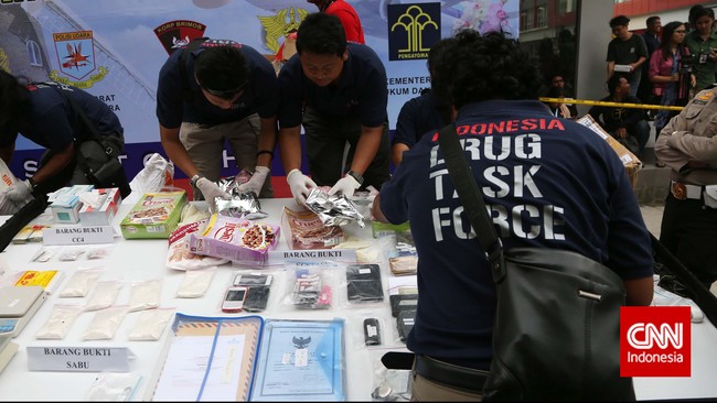 Pengguna narkotik nantinya akan dimasukkan ke dalam program rehabilitasi jika tidak terlibat pengedaran barang haram tersebut.