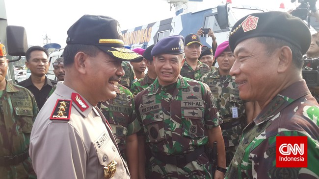 Panglima TNI Jenderal Moeldoko menyatakan dukungannya terhadap pencalonan Badrodin Haiti sebagai calon tunggal Kapolri menggantikan pencalonan Budi Gunawan.