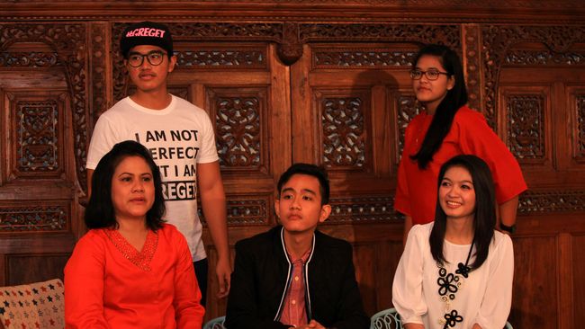 Rencananya, nanti malam pihak keluarga Jokowi secara resmi akan mendatangi rumah Selvi Ananda untuk melamarnya sebagai calon istri.