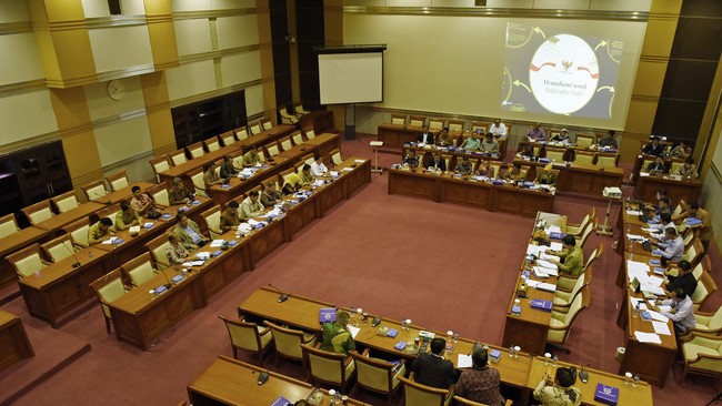 Menurut keterangan anggota DPR Komisi III, Arsul Sani, draf RUU KUHP masih ada di Sekretariat Negara.