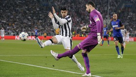 Pelatih Monaco Protes Penalti Juventus