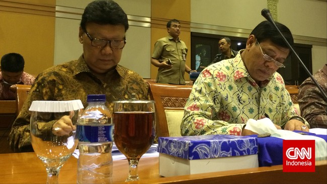 Menteri Koordinator bidang Politik, Hukum dan Keamanan Tedjo Edhy Purdijatno mengatakan penahanan atas penyidik KPK sebenarnya tidak perlu dilakukan. 